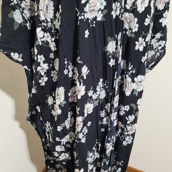 Torrid Black and White Gauze Duster Floral Kimono - Picture 7 of 8